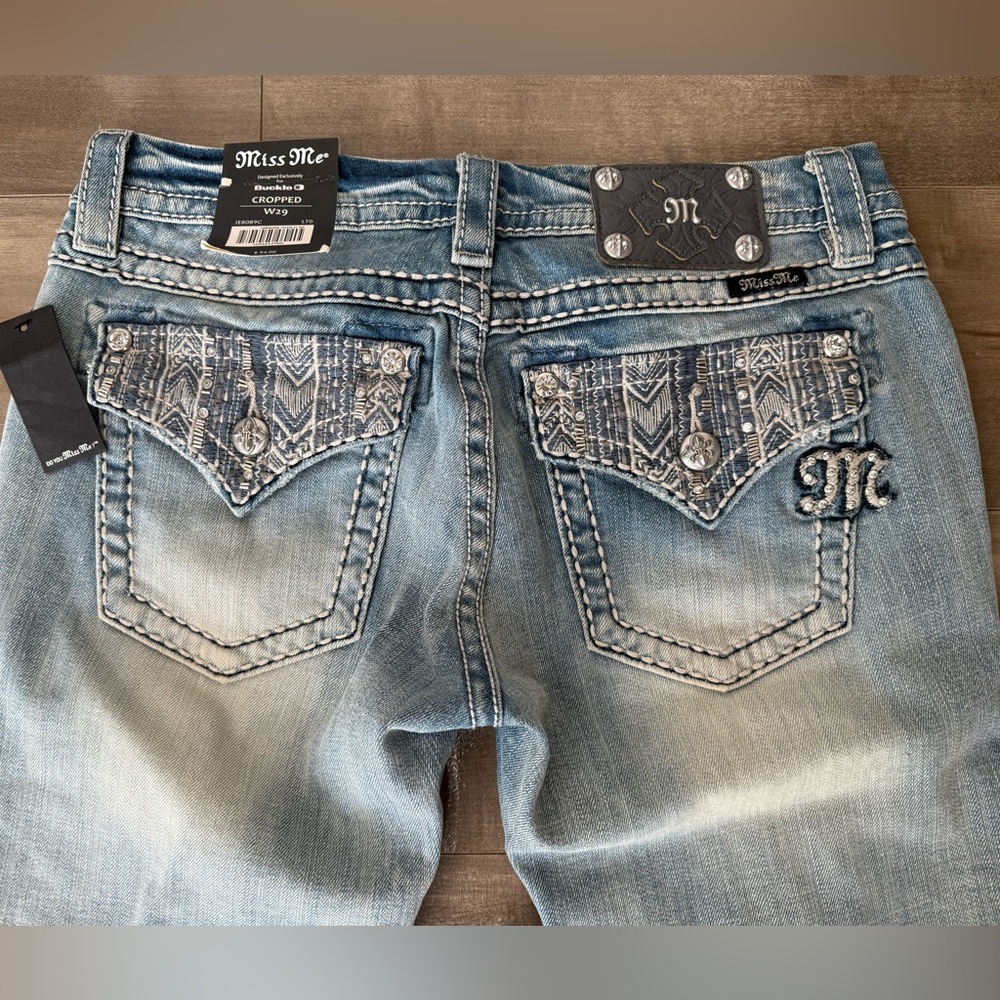 NEW Miss Me Signature‎ Cropped Jeans Women 29 Light JE8089C Stitch Aztec Pocket - Picture 2 of 10
